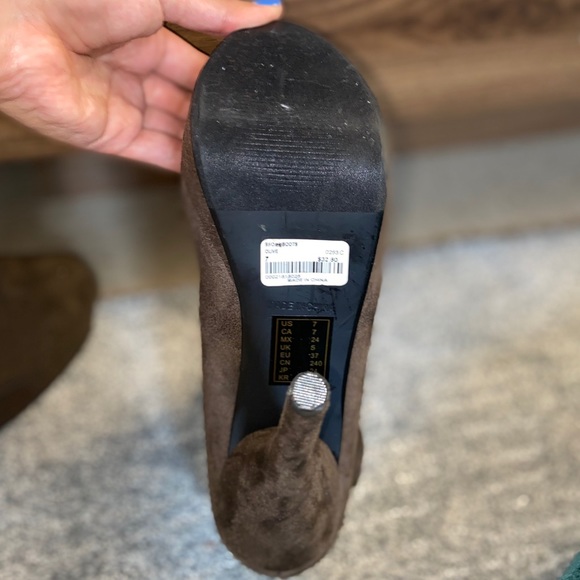 F21 Military Inspired Olive Booties - Picture 4 of 4